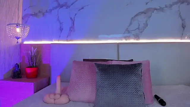 Snapshot of ValSmith_ chatting on October 10, 2025, 4:00 am ValSmith online show from October 10, 2025, 4:00 am