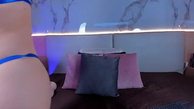 Snapshot of ValSmith_ chatting on October 16, 2025, 3:51 am ValSmith online show from October 16, 2025, 3:51 am