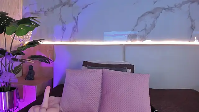 Snapshot of ValSmith_ chatting on October 31, 2025, 3:40 am ValSmith online show from October 31, 2025, 3:40 am