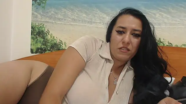 Snapshot of Maryem637048 chatting on September 18, 2025, 12:40 pm Maryem637048 online show from September 18, 2025, 12:40 pm