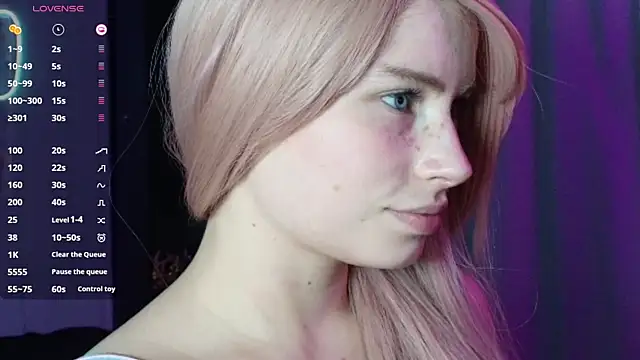 PieraMarch online show from October 10, 2025, 7:35 pm