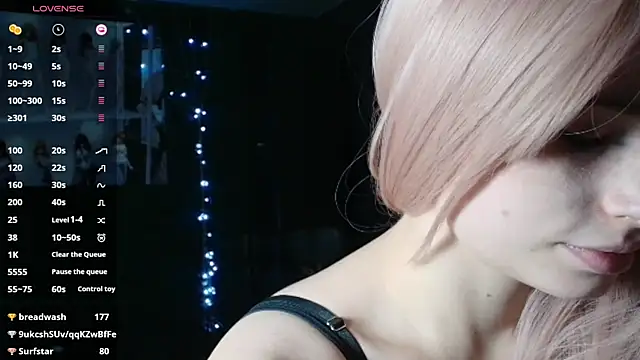 PieraMarch online show from November 13, 2025, 8:41 pm