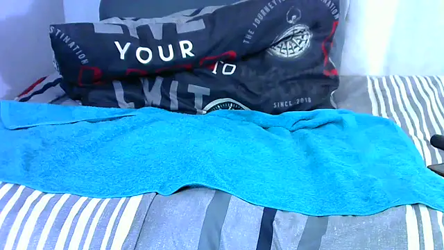 shy-lillyX22 online show from October 20, 2025, 2:45 am