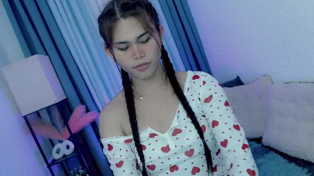 PrettyBlythes TS online show from February 18, 2026, 7:37 am