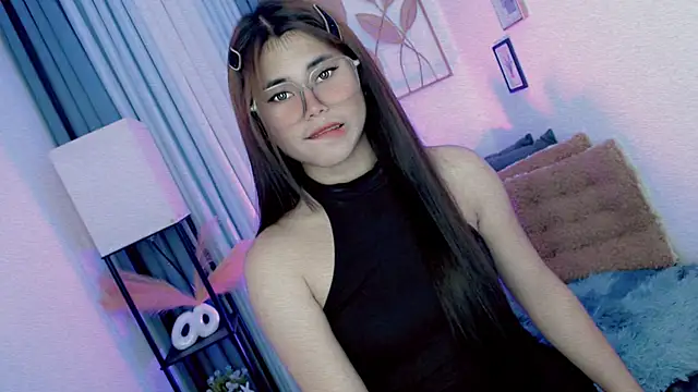 Snapshot of PrettyBlythes_TS chatting on April 23, 2026, 8:35 am PrettyBlythes TS online show from April 23, 2026, 8:35 am