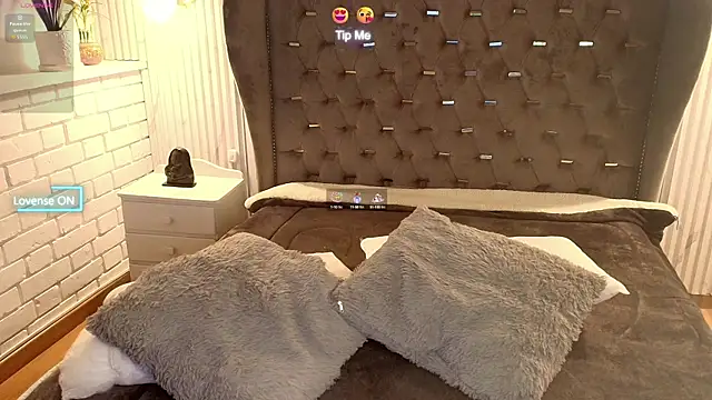 sidneylove  online show from September 25, 2025, 2:32 pm