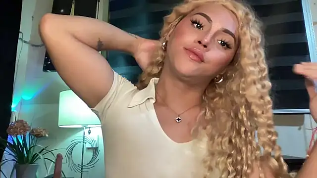 Snapshot of calimonroe chatting on October 11, 2025, 8:29 pm calimonroe online show from October 11, 2025, 8:29 pm