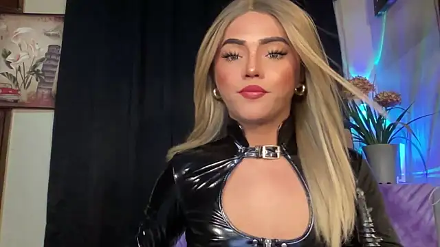 Snapshot of calimonroe chatting on October 22, 2025, 7:02 pm calimonroe online show from October 22, 2025, 7:02 pm