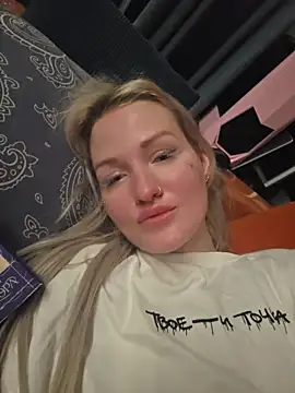 KateMonroe online show from April 7, 2026, 9:15 pm