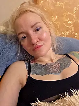 Snapshot of KateMonroe chatting on April 25, 2026, 10:07 pm KateMonroe online show from April 25, 2026, 10:07 pm