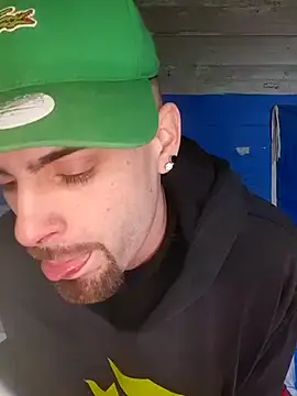 Snapshot of Demian24_ chatting on September 22, 2025, 1:18 am Demian24 online show from September 22, 2025, 1:18 am