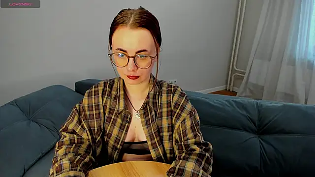 MewStella online show from April 15, 2026, 1:23 am