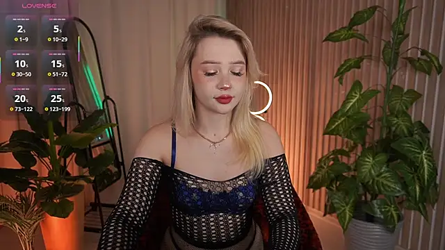 LauraWifeness online show from November 6, 2025, 6:03 am