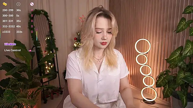 LauraWifeness online show from December 22, 2025, 5:37 am