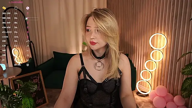 LauraWifeness online show from March 26, 2026, 6:30 am