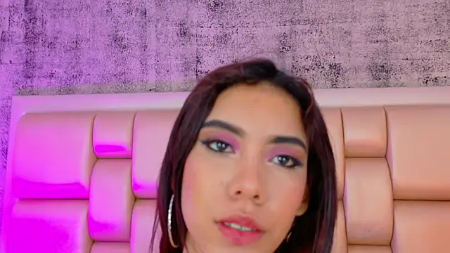 BellaHarper1 online show from September 25, 2025, 1:04 pm