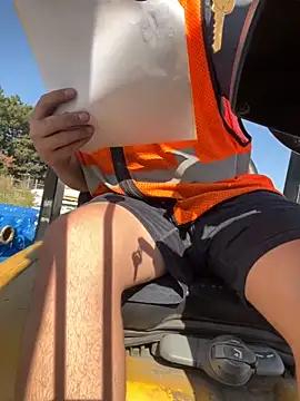 PuttieIn online show from September 29, 2025, 4:01 pm