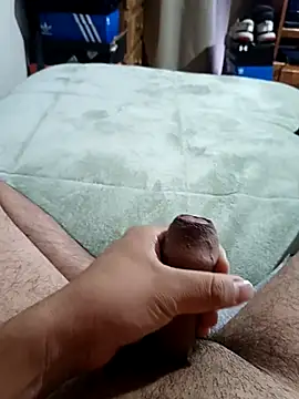 Cuajinais01 online show from October 29, 2025, 4:42 pm