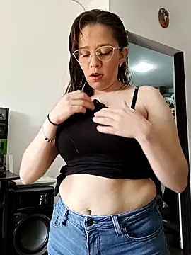 Isabella5 Brown  online show from November 7, 2025, 3:34 pm