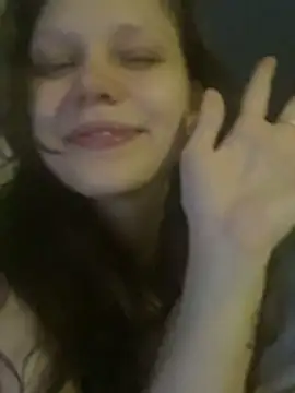 Snapshot of Lunliss chatting on November 15, 2025, 10:37 pm Lunliss online show from November 15, 2025, 10:37 pm