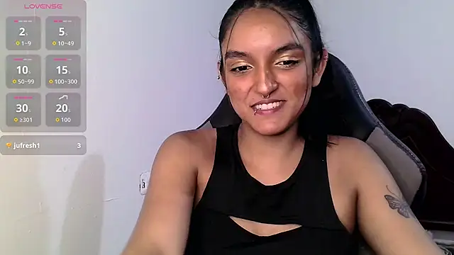 Snapshot of Ari_20_ chatting on October 1, 2025, 11:33 pm Ari 20 online show from October 1, 2025, 11:33 pm