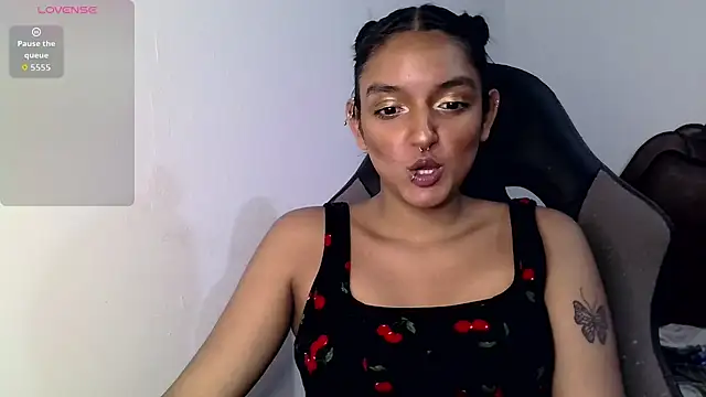 Snapshot of Ari_20_ chatting on October 7, 2025, 10:29 pm Ari 20 online show from October 7, 2025, 10:29 pm