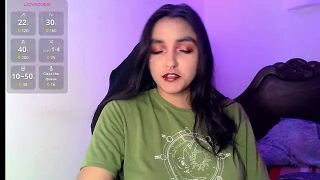 Snapshot of Ari_20_ chatting on November 5, 2025, 12:10 am Ari 20 online show from November 5, 2025, 12:10 am