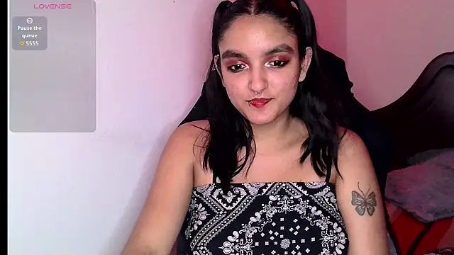 Snapshot of Ari_20_ chatting on November 5, 2025, 11:49 pm Ari 20 online show from November 5, 2025, 11:49 pm