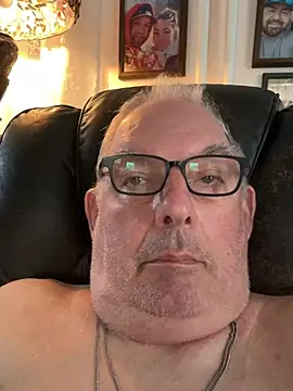 Snapshot of CharlieWeaver22 chatting on June 27, 2026, 12:22 pm CharlieWeaver22 online show from June 27, 2026, 12:22 pm