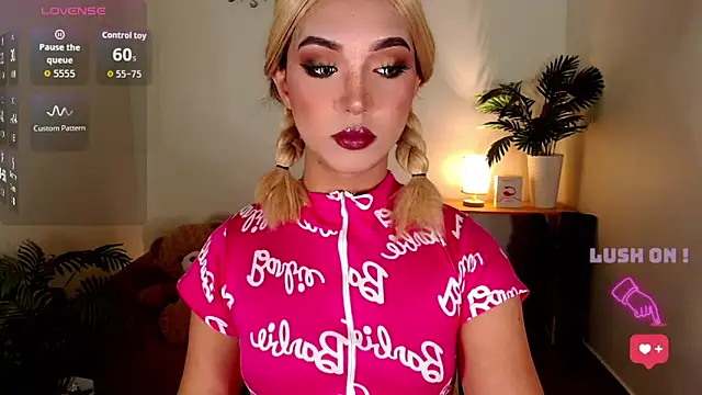 Snapshot of UrasianBIGcock696 chatting on February 11, 2026, 2:33 pm UrasianBIGcock696 online show from February 11, 2026, 2:33 pm