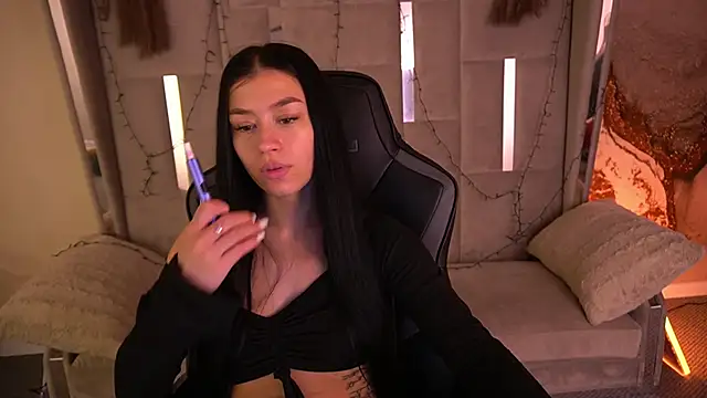 FataleNellie online show from April 13, 2026, 9:42 pm