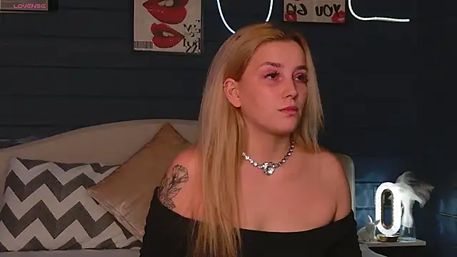 Snapshot of Crystal_Jull chatting on October 31, 2025, 1:56 pm Crystal Jull online show from October 31, 2025, 1:56 pm