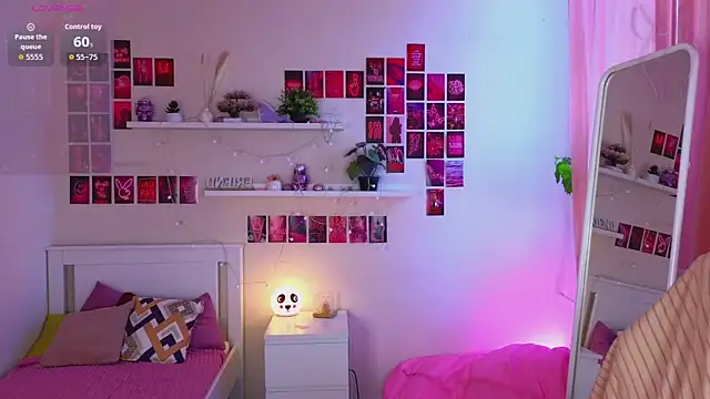 Snapshot of Queen_Michelle_ chatting on September 14, 2025, 9:08 am Queen Michelle online show from September 14, 2025, 9:08 am