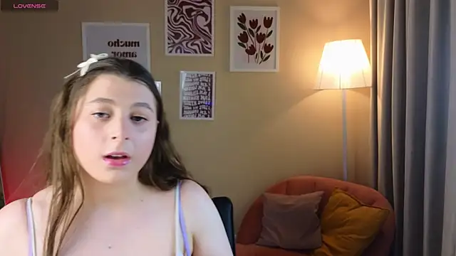 Snapshot of Queen_Michelle_ chatting on October 8, 2025, 9:23 pm Queen Michelle online show from October 8, 2025, 9:23 pm