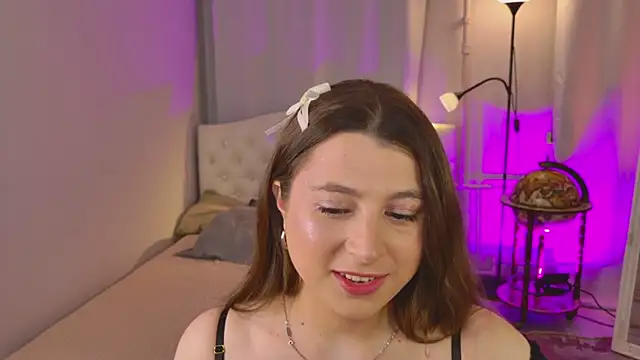 Queen Michelle  online show from December 21, 2025, 10:28 pm