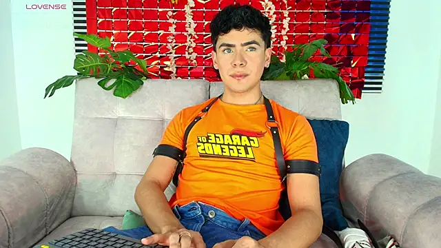 CamiiGuzmanX online show from February 16, 2026, 7:54 pm