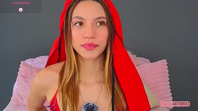 AntonellaaRossii online show from June 4, 2026, 4:13 pm