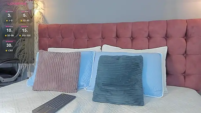 Tania 77  online show from December 15, 2025, 12:53 pm