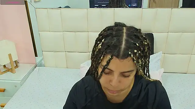 gisell gomez online show from December 2, 2025, 12:43 pm