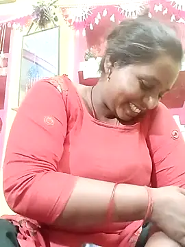Snapshot of Hot_crety chatting on May 19, 2026, 4:02 pm Hot crety online show from May 19, 2026, 4:02 pm