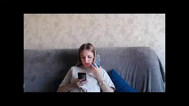 HitGyrl online show from September 20, 2025, 1:28 am