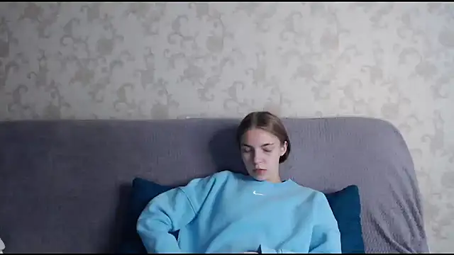 HitGyrl online show from November 7, 2025, 8:03 am