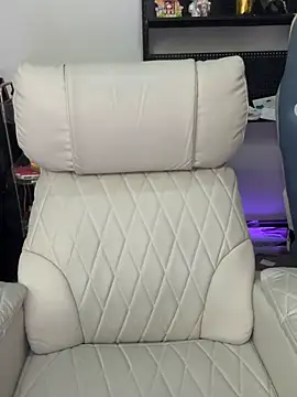 tuzi5201314 online show from January 15, 2026, 4:11 pm