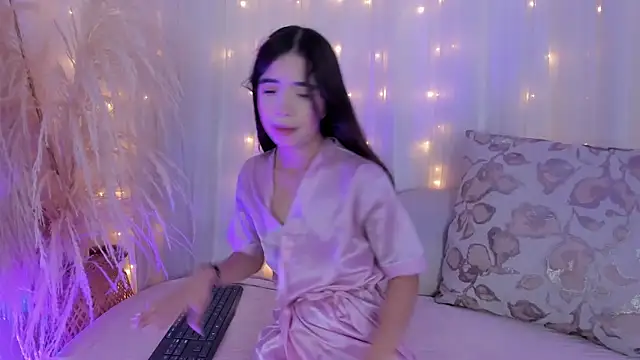 arianna cox   online show from November 6, 2025, 8:32 pm