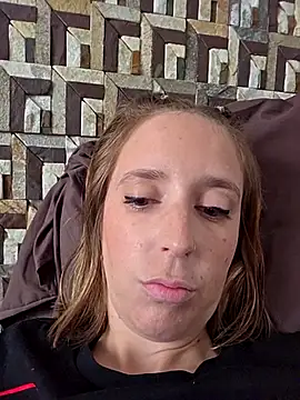 violetofsecret online show from November 7, 2025, 1:33 pm