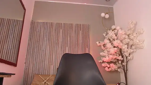 Michellee 20 online show from October 15, 2025, 1:44 pm