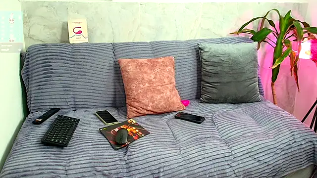 Snapshot of Luna_logan chatting on November 27, 2025, 3:52 am Luna logan online show from November 27, 2025, 3:52 am