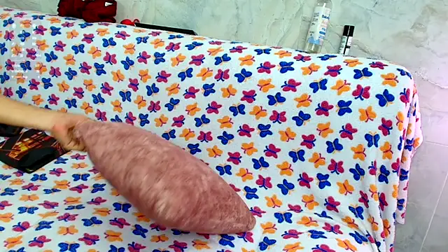 Snapshot of Luna_logan chatting on December 15, 2025, 4:06 am Luna logan online show from December 15, 2025, 4:06 am