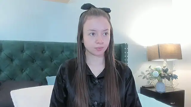 VioletaNova online show from May 18, 2026, 11:27 am