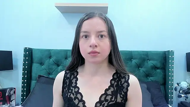 Snapshot of VioletaNova chatting on June 26, 2026, 12:31 pm VioletaNova online show from June 26, 2026, 12:31 pm